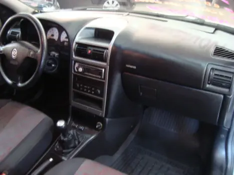 CHEVROLET Astra Hatch 2.0 16V 4P GSI, Foto 4