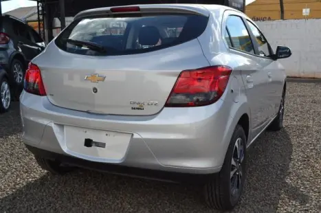 CHEVROLET Onix Hatch 1.4 4P FLEX LTZ, Foto 4