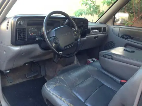 DODGE Ram 5.9 I6 24V 2500 SLT 4X4 CABINE SIMPLES HAVE DUTY TURBO DIESEL AUTOM�TICO, Foto 3