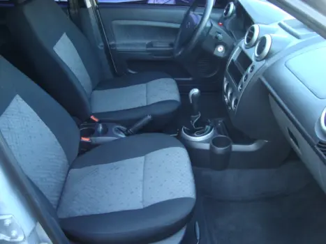 FORD Fiesta Hatch 1.6 4P FLEX, Foto 2