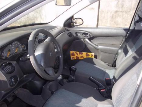 FORD Focus Hatch 1.6 4P GLX, Foto 3