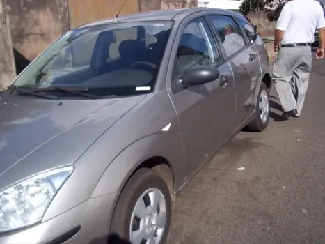 FORD Focus Hatch 1.6 4P GLX, Foto 2