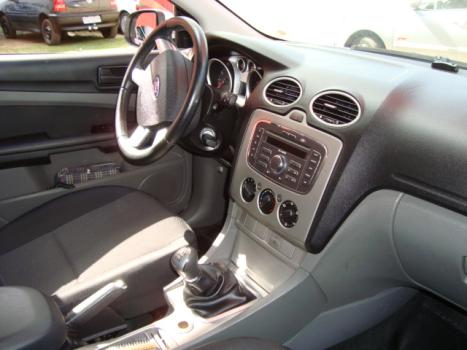 FORD Focus Hatch 1.6 4P GLX, Foto 3