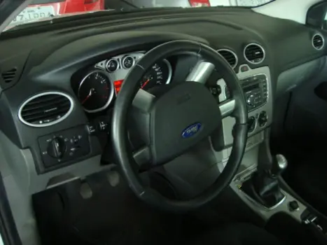 FORD Focus Hatch 1.6 4P GLX, Foto 3