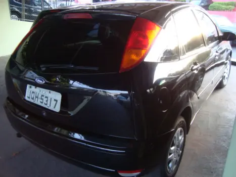 FORD Focus Hatch 1.6 4P GLX, Foto 2
