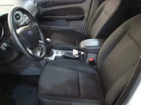 FORD Focus Hatch 1.6 4P GLX, Foto 3