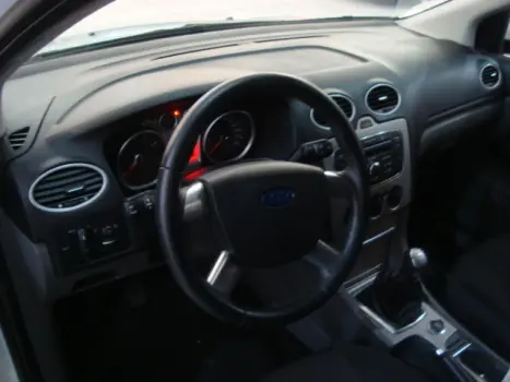 FORD Focus Hatch 1.6 4P GLX, Foto 4