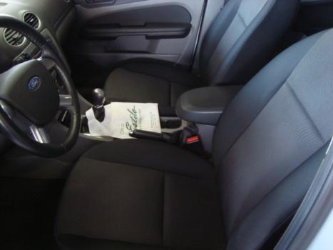 FORD Focus Hatch 1.6 4P GLX, Foto 2