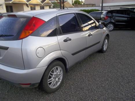 FORD Focus Hatch 1.8 16V 4P, Foto 2