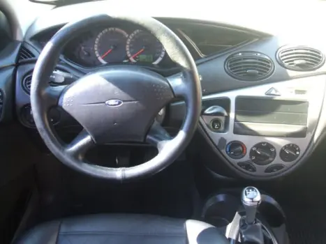 FORD Focus Hatch 2.0 16V 4P GLX, Foto 4