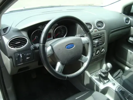 FORD Focus Hatch 2.0 16V 4P FLEX AUTOM�TICO, Foto 3