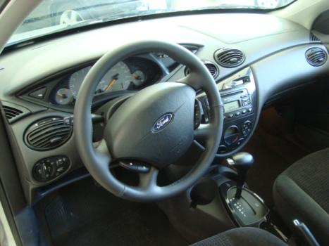 FORD Focus Hatch 2.0 16V 4P GHIA, Foto 4