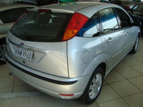 FORD Focus Hatch 2.0 16V 4P GHIA, Foto 2