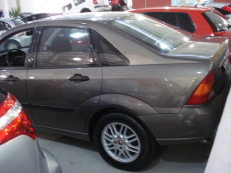 FORD Focus Sedan 2.0 16V 4P GHIA, Foto 4