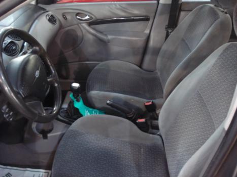 FORD Focus Sedan 2.0 16V 4P GHIA, Foto 2