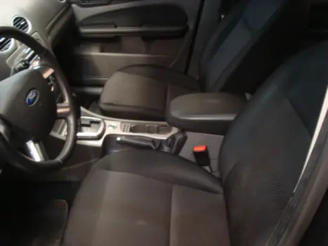 FORD Focus Sedan 2.0 16V 4P, Foto 3