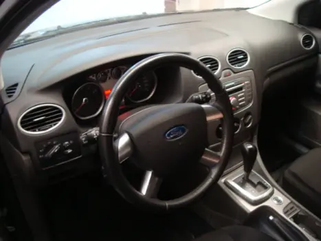 FORD Focus Sedan 2.0 16V 4P, Foto 4