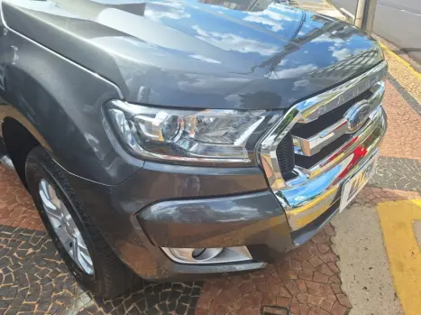 FORD Ranger 3.2 20V CABINE DUPLA 4X4 LIMITED AUTOM�TICO, Foto 8