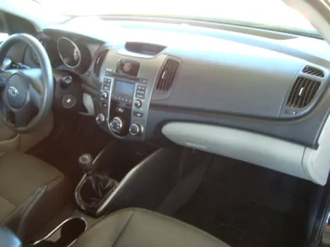 KIA Cerato Sedan 1.6 16V 4P EX, Foto 4
