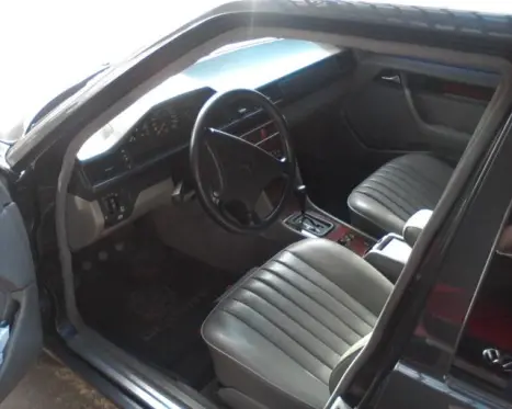 MERCEDES-BENZ E 320 3.2 V6 4P CLASSIC AUTOM�TICO, Foto 4