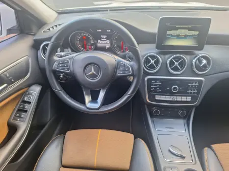 MERCEDES-BENZ GLA 200 1.6 16V 4P FLEX CGI STYLE TURBO AUTOM�TICO, Foto 2