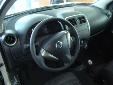 NISSAN March 1.0 16V 4P FLEX, Foto 4