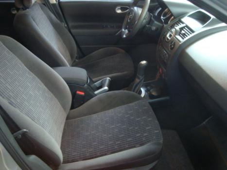 RENAULT Megane Grand Tour 1.6 16V HI-FLEX DYNAMIQUE, Foto 2