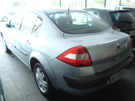 RENAULT Megane Sedan DYNAMIQUE 1.6 16V, Foto 2