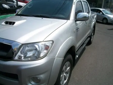 TOYOTA Hilux Caminhonete 3.0 4P SR 4X4 DIESEL CABINE DUPLA, Foto 1