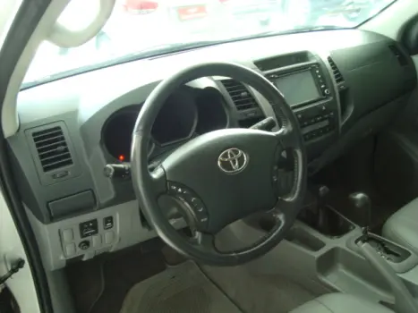 TOYOTA Hilux Caminhonete 3.0 4P 4X4 SRV TURBO DIESEL CABINE DUPLA, Foto 3