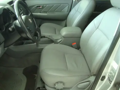 TOYOTA Hilux Caminhonete 3.0 4P 4X4 SRV TURBO DIESEL CABINE DUPLA, Foto 2