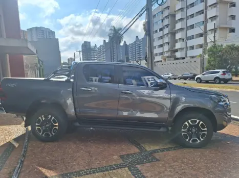 TOYOTA Hilux Caminhonete 2.8 16V SRX 4X4 DIESEL CABINE DUPLA 7 LUGARES TURBO AUTOM�TICO, Foto 6