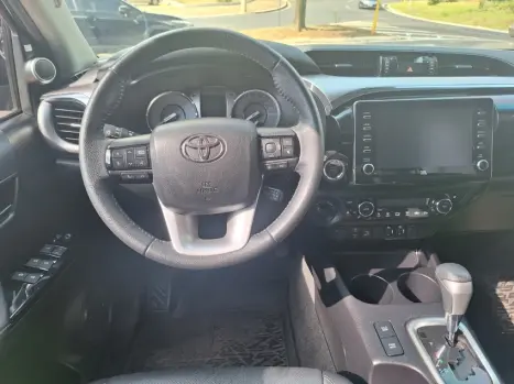 TOYOTA Hilux Caminhonete 2.8 16V SRX 4X4 DIESEL CABINE DUPLA 7 LUGARES TURBO AUTOM�TICO, Foto 8