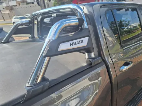 TOYOTA Hilux Caminhonete 2.8 16V SRX 4X4 DIESEL CABINE DUPLA 7 LUGARES TURBO AUTOM�TICO, Foto 9