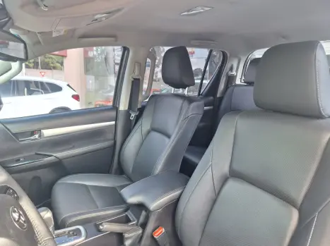 TOYOTA Hilux Caminhonete 2.8 16V SRX 4X4 DIESEL CABINE DUPLA 7 LUGARES TURBO AUTOM�TICO, Foto 11