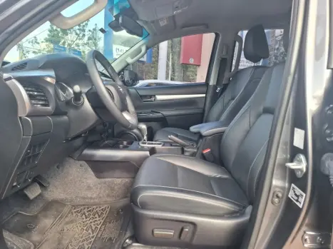 TOYOTA Hilux Caminhonete 2.8 16V SRX 4X4 DIESEL CABINE DUPLA 7 LUGARES TURBO AUTOM�TICO, Foto 12