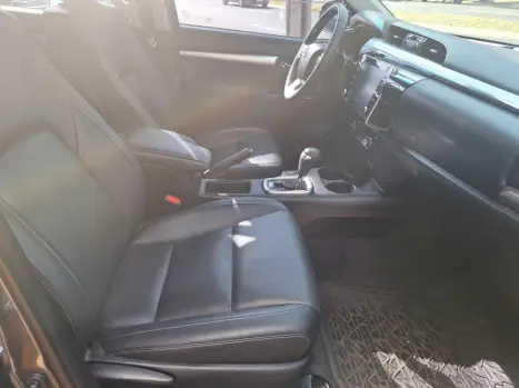 TOYOTA Hilux Caminhonete 2.8 16V SRX 4X4 DIESEL CABINE DUPLA 7 LUGARES TURBO AUTOM�TICO, Foto 14