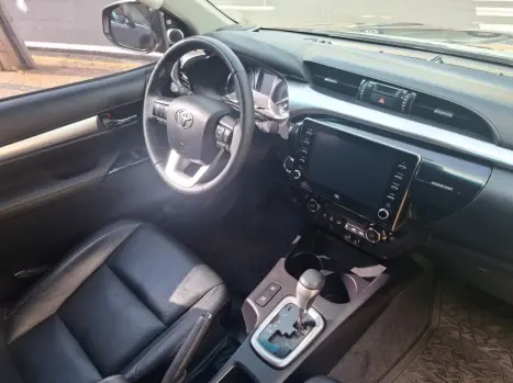 TOYOTA Hilux Caminhonete 2.8 16V SRX 4X4 DIESEL CABINE DUPLA 7 LUGARES TURBO AUTOM�TICO, Foto 16