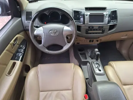 TOYOTA Hilux SW4 3.0 16V 4P SRV 4X4 TURBO DIESEL AUTOM�TICO, Foto 2