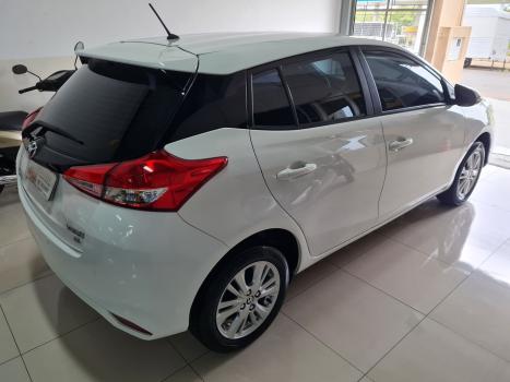 TOYOTA Yaris Hatch 1.3 16V 4P FLEX XL PLUS TECH MULTIDRIVE AUTOM�TICO CVT, Foto 8